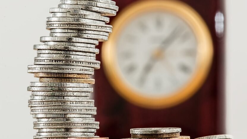 How to Start a Profitable Finance Blog in 2025