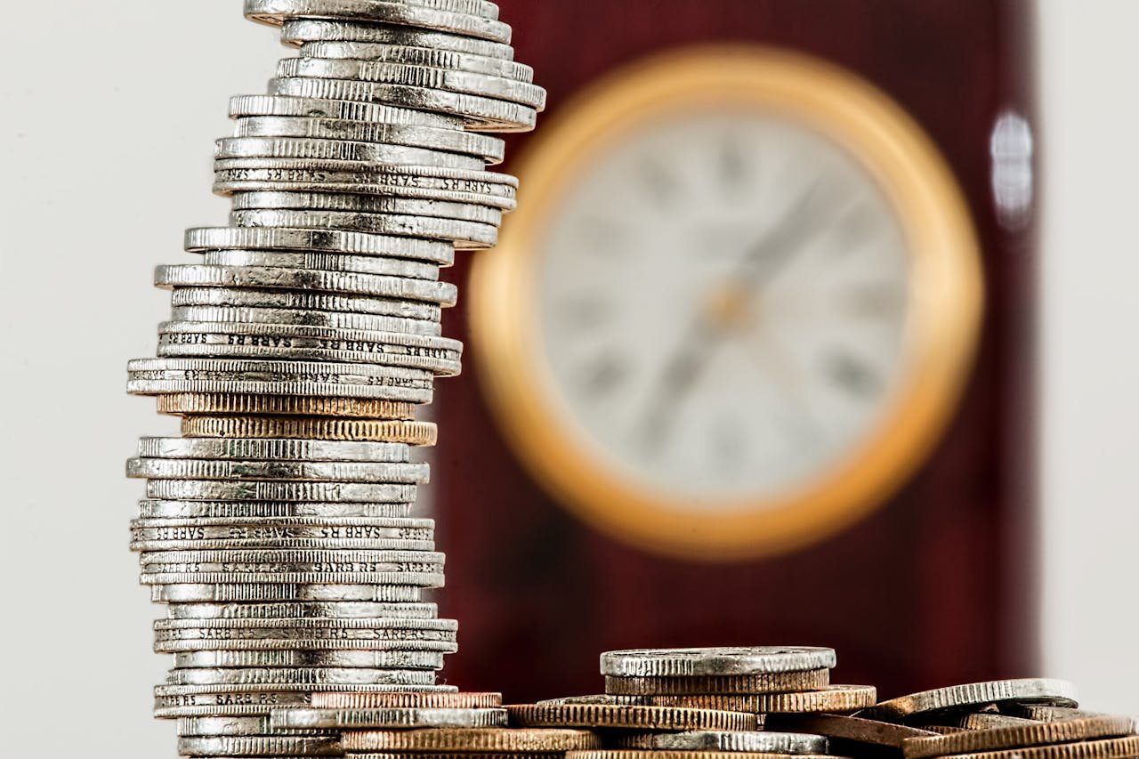 How to Start a Profitable Finance Blog in 2025